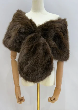 Estola de pelo marrón