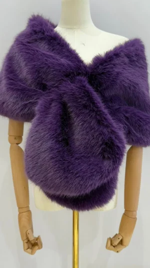 Estola de pelo morado