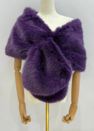 Abrigo de terciopelo morado