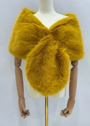 Estola de pelo mostaza