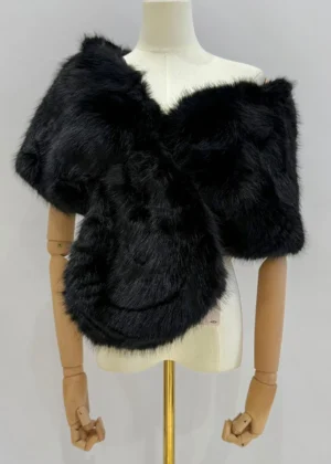 Estola de pelo negra