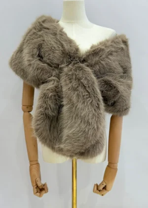 Estola de pelo marron claro