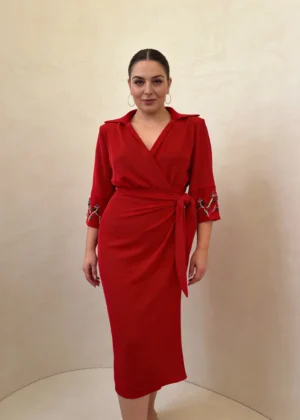 Vestido camisero rojo con puño bordado