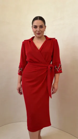 Vestido camisero rojo con puño bordado