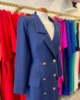 Vestido blazer azul marino con botones dorados Vestido blazer azul marino con botones dorados