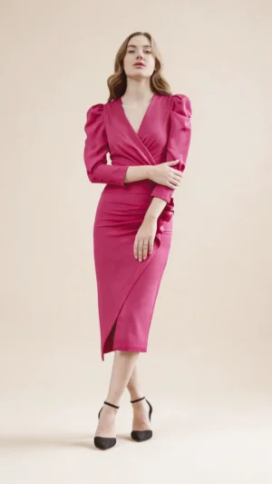 Vestido midi fresa con escote cruzado y drapeado lateral