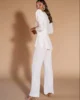 Conjunto blanco de crepé con chaqueta cruzada y pantalón Conjunto blanco de crepé con chaqueta cruzada y pantalón