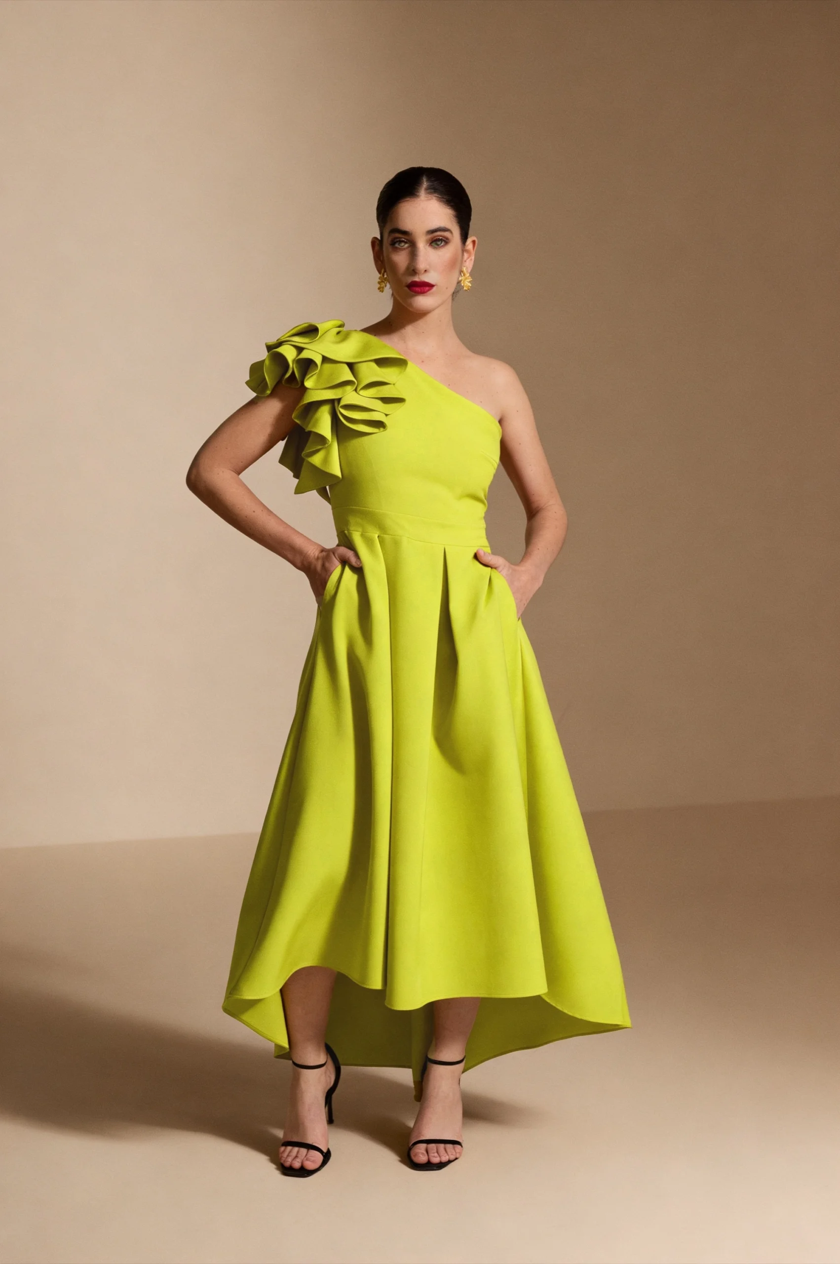 7458_LIMA copia Vestido midi asimétrico con tablas lima