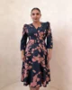 Vestido midi estampado azul marino y rosa Vestido midi estampado azul marino y rosa