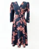 Vestido midi estampado azul marino y rosa Vestido midi estampado azul marino y rosa