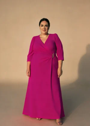 Vestido de fiesta largo drapeado con evassé fucsia