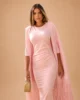 Vestido midi rosa palo con capa de flecos Vestido midi rosa palo con capa de flecos
