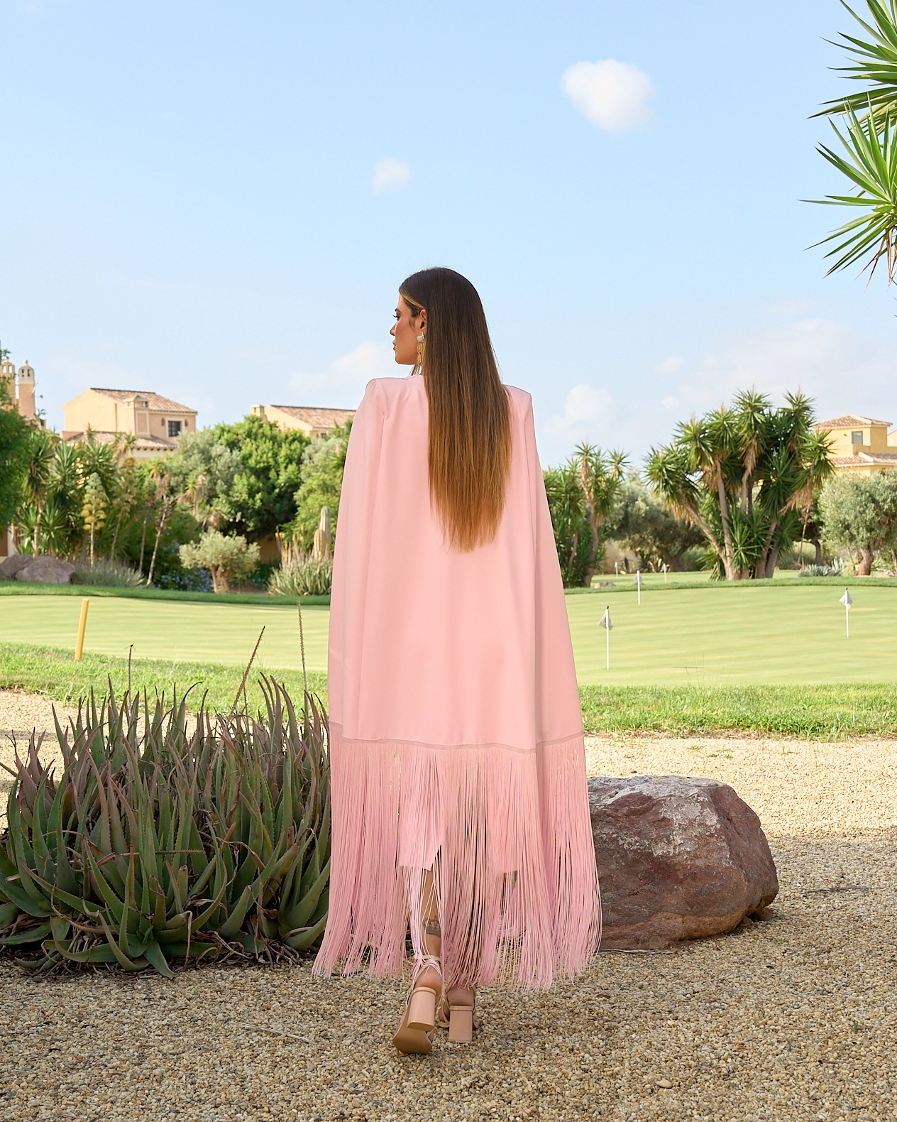 N102_rosa3 copia Vestido midi rosa con capa de flecos en crepe