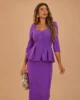 Vestido midi morado con peplum estructurado y escote corazón Vestido midi morado con peplum estructurado y escote corazón