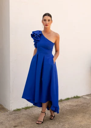 Vestido midi asimétrico con tablas azul tinta