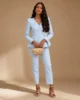 Conjunto de crepe azul bebé con chaqueta jacquard estructurada Conjunto de crepe azul bebé con chaqueta jacquard estructurada