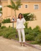 Conjunto de crepe blanco con chaqueta jacquard estructurada Conjunto de crepe blanco con chaqueta jacquard estructurada