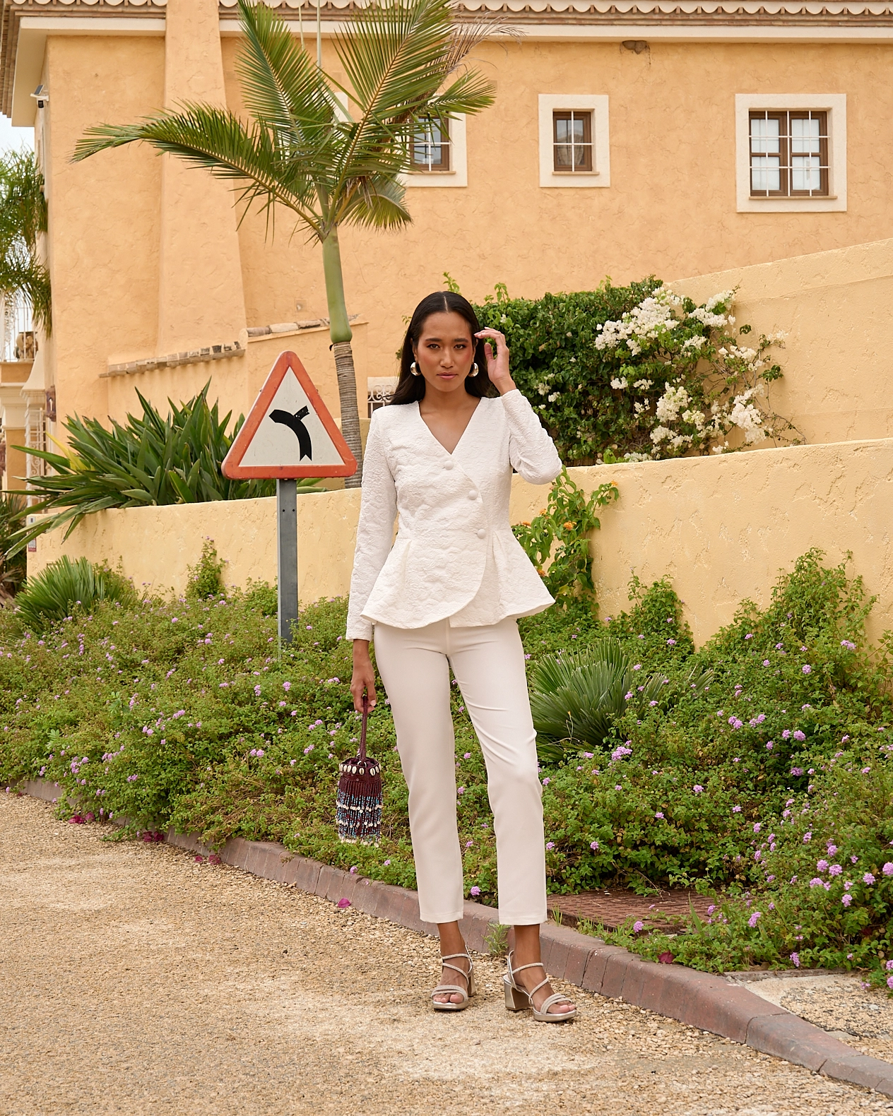N123_blanco2 copia Conjunto de crepe blanco con chaqueta jacquard estructurada