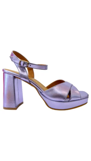Sandalias de tacón ancho y plataforma metalizadas lilas