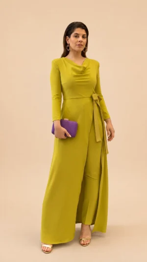 Conjunto de crepé con sobrefalda y lazada de raso