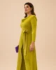 Conjunto de crepé con sobrefalda y lazada de raso Conjunto de crepé con sobrefalda y lazada de raso