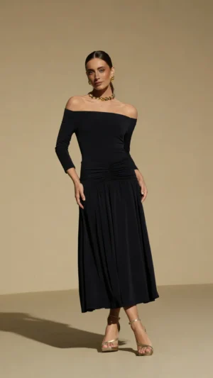 Vestido azul marino de hombros descubiertos