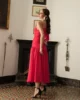Vestido midi rojo de corte en cadera Vestido midi rojo de corte en cadera