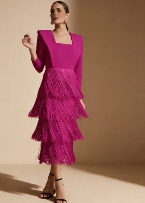 Vestido midi fucsia con flecos en cascada