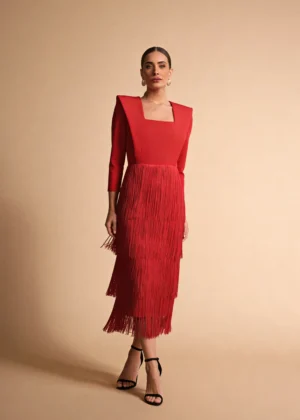 Vestido midi rojo con flecos en cascada