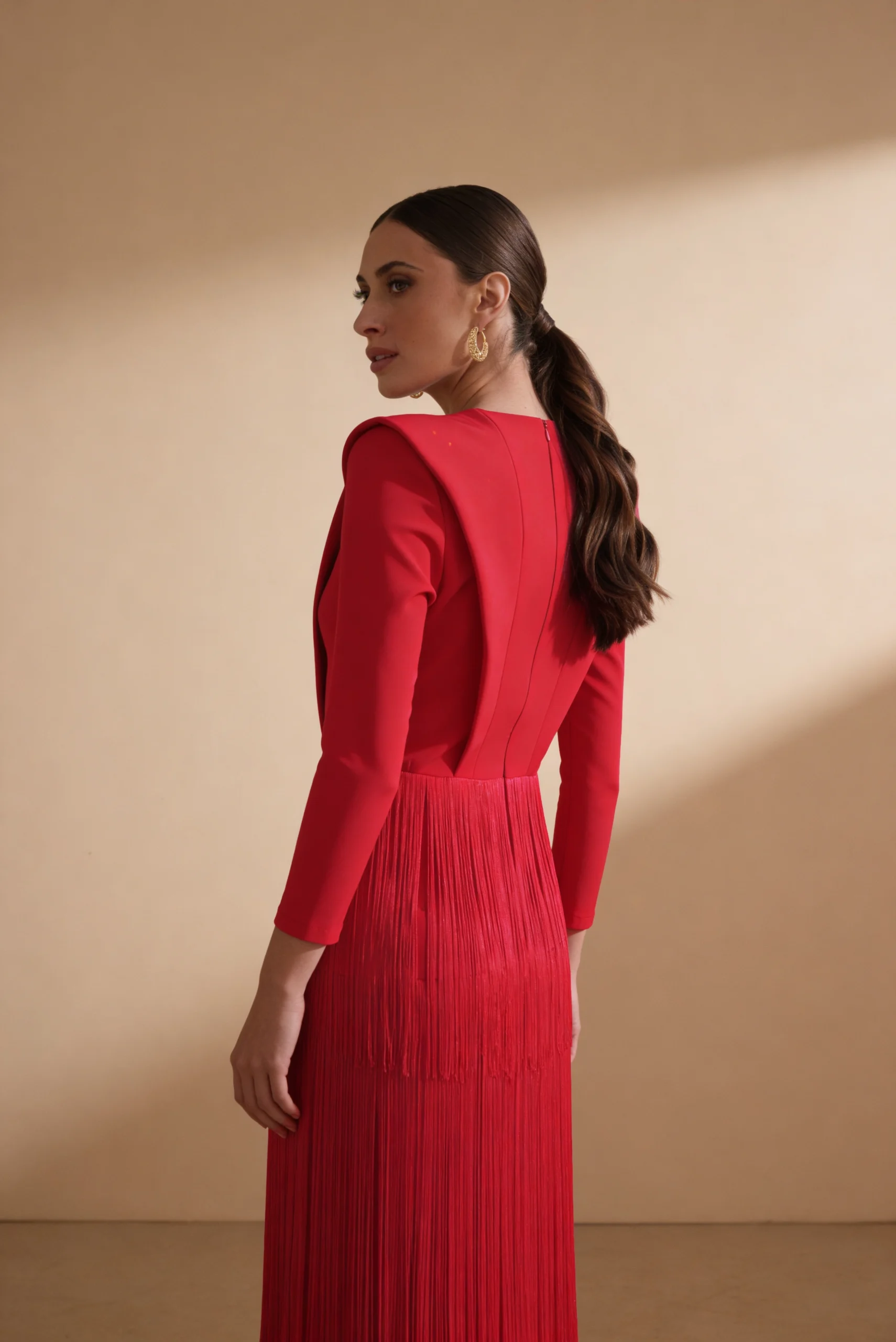 7790_rojo1w Vestido midi rojo con flecos en cascada