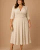 Vestido midi beige con falda de vuelo Vestido midi beige con falda de vuelo