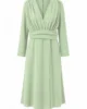 Vestido de crepé verde menta con falda de vuelo Vestido de crepé verde menta con falda de vuelo