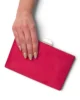 Bolso clutch de antelina rojo con doble cadena Bolso clutch de antelina rojo con doble cadena