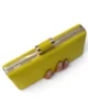 Bolso clutch de antelina amarillo con cierre cilíndrico Bolso clutch de antelina amarillo con cierre cilíndrico