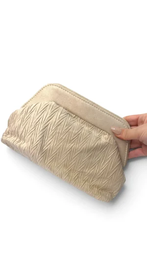 Ylma modas vestidos de fiesta, novia y comunión Bolso de fiesta beige acolchado con cadena dorada