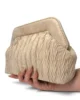 Bolso de fiesta beige acolchado con cadena dorada Bolso de fiesta beige acolchado con cadena dorada