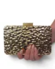 Bolso clutch dorado rectangular de metal Bolso clutch dorado rectangular de metal