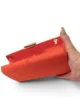 Bolso clutch coral de antelina rígido Bolso clutch coral de antelina rígido