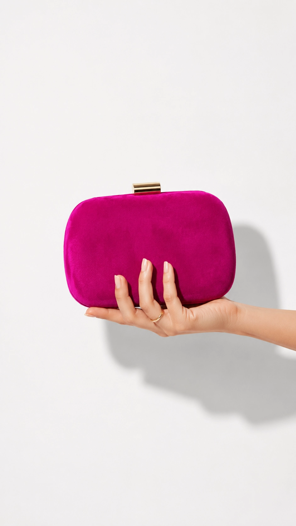 2110-37-FUCSIA1 Bolso clutch redondeado fucsia de antelina