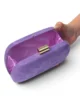 Bolso clutch redondeado malva de antelina Bolso clutch redondeado malva de antelina