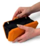 Bolso clutch naranja de antelina con cierre joya Bolso clutch naranja de antelina con cierre joya