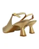 Zapato dorado con tacón bajo Zapato dorado con tacón bajo