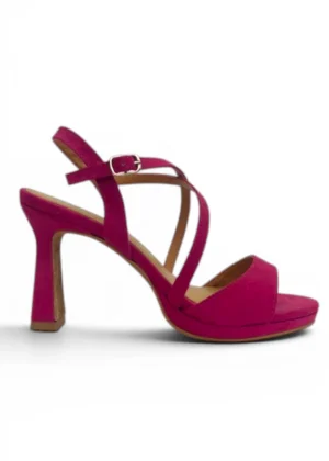 Sandalias fucsia de tiras cruzadas