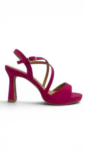 Sandalias fucsia de tiras cruzadas