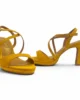Sandalias mostaza de tiras cruzadas Sandalias mostaza de tiras cruzadas
