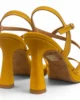 Sandalias mostaza de tiras cruzadas Sandalias mostaza de tiras cruzadas