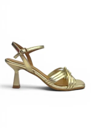 Sandalias doradas de tiras con tacón fino