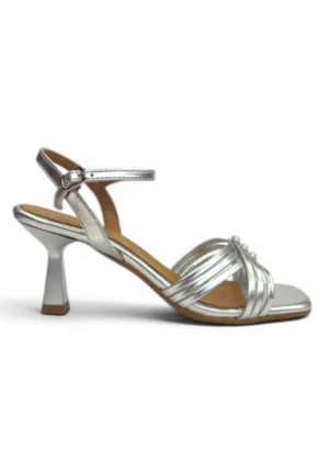 Sandalias plateadas de tiras con tacón fino