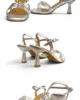 Sandalias plateadas de tiras con tacón fino Sandalias plateadas de tiras con tacón fino
