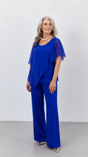 Conjunto azul tinta de pantalón y blusa de gasa